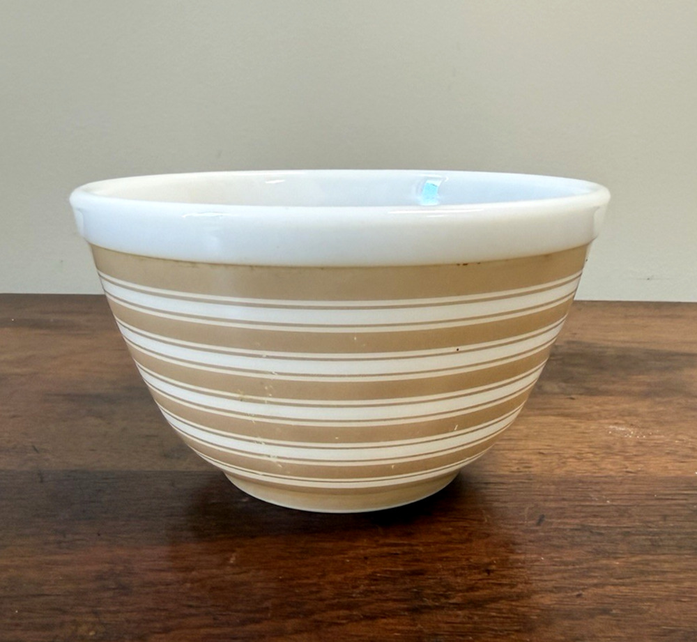Vintage Pyrex Rainbow Stripes 401 Tan Beige 1.5 Pint Mixing Bowl 1960s